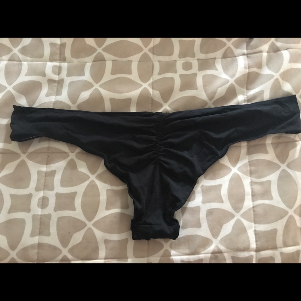 RIPCURL black cheeky bottoms