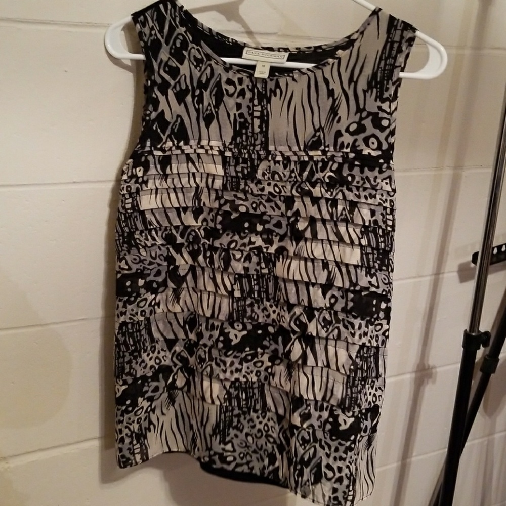 Dana Buchman Sz M Sleeveless Blouse Animal design