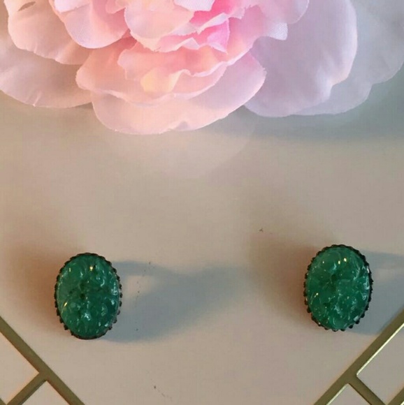 Vintage Jade clip on earings - Picture 3 of 4