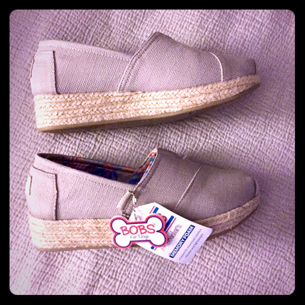 Cute comfy wedge. NEW!