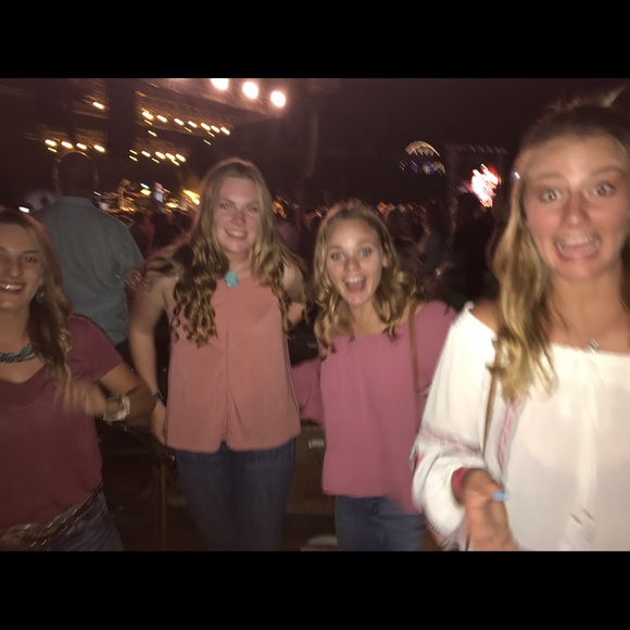 Meet your Posher, Alyssa - Picture 1 of 1