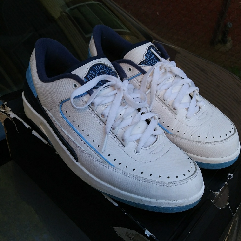 LOW UNC 2s sz 9.5 BUY 1 GET 1 50%OFF