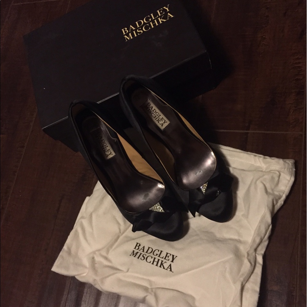 Badgley Mischka Black Pumps