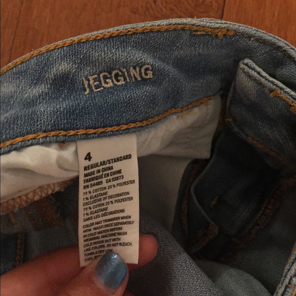 AMERICAN EAGLE RIPPED JEANS - Picture 5 of 5