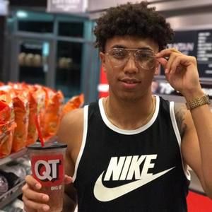 Meet your Posher, Devante