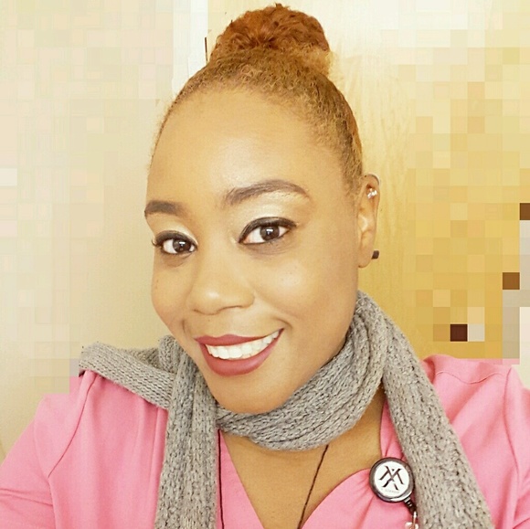 Meet your Posher, Angelica - Picture 2 of 8