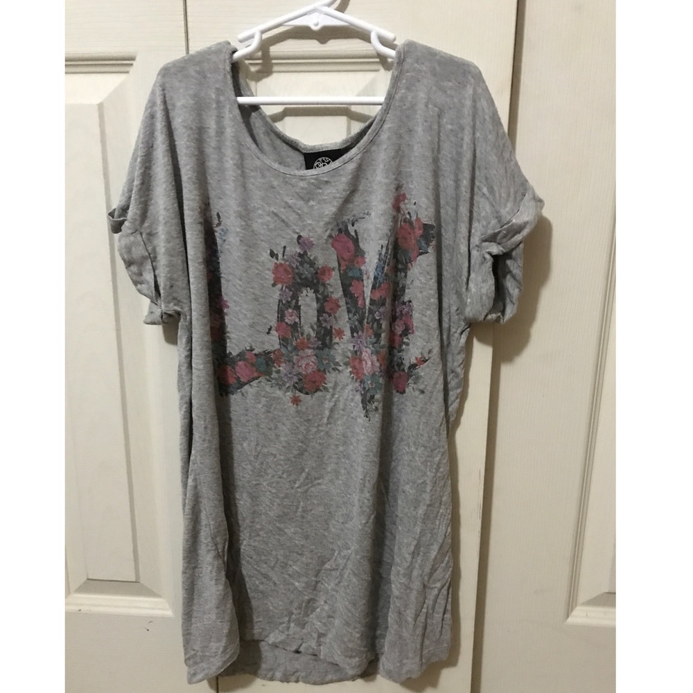 Cute soft gray tee✨