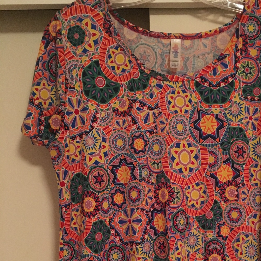 LuLaRoe Multi Color Classic Tee