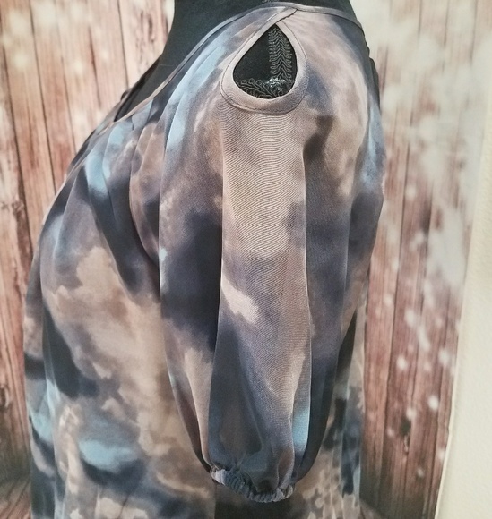 Bcbgeneration cold shoulder blouse - Picture 3 of 7