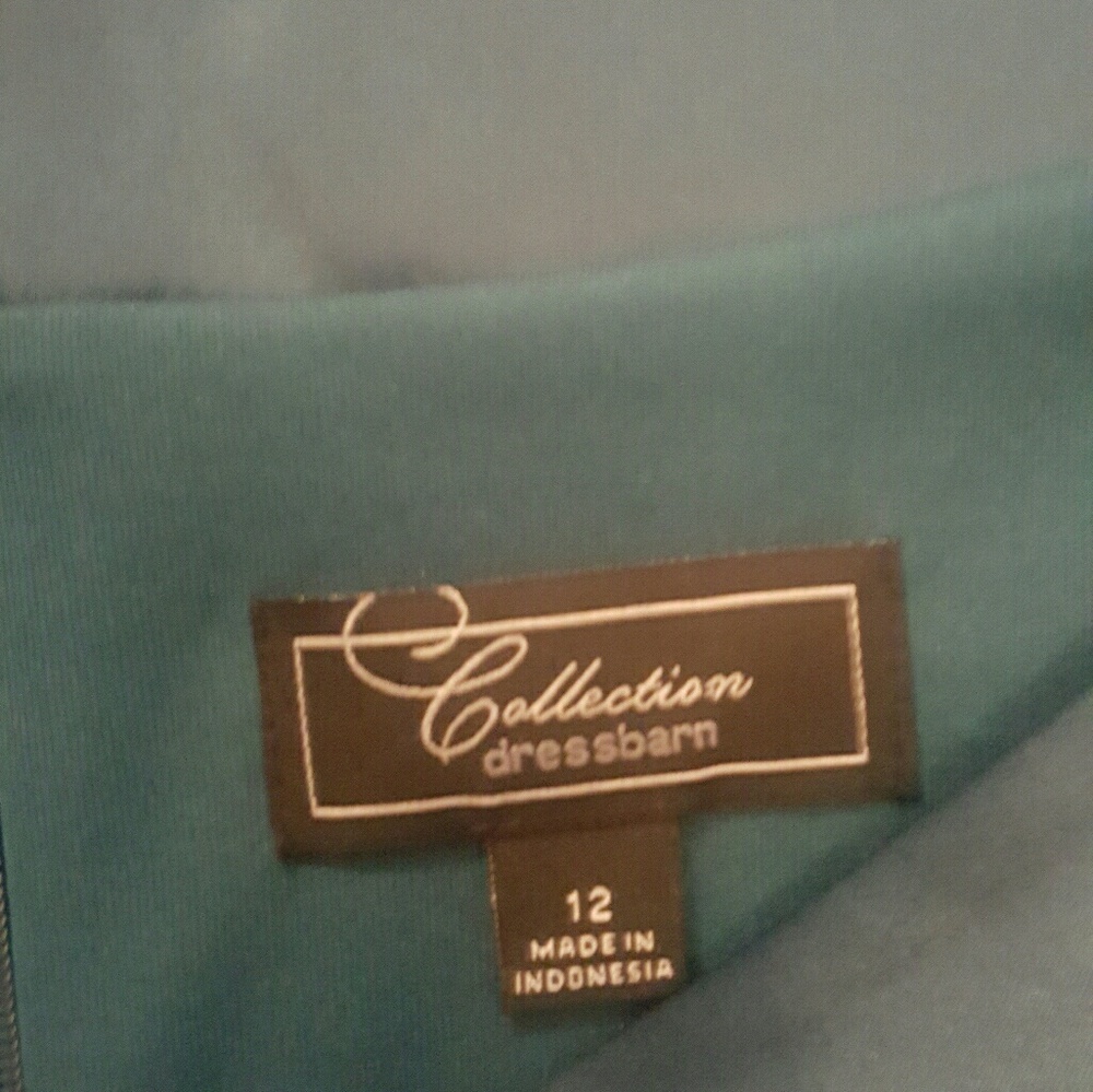 Dress - Picture 3 of 3