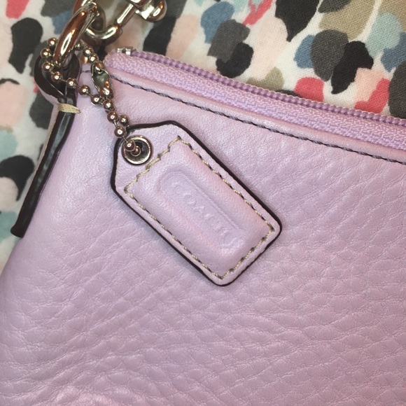 COACH WRISTLET (LEATHER) - SOFT PEBBLE COLLECTION - Picture 2 of 4