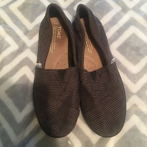 Toms! SOLD ON FB