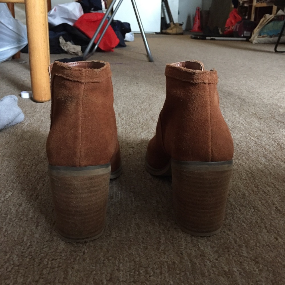 Suede Tan Booties 👢 - Picture 4 of 8