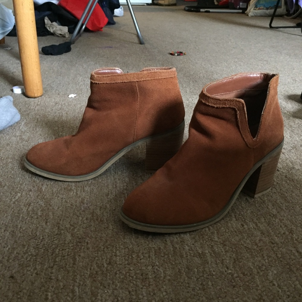 Suede Tan Booties 👢 - Picture 5 of 8
