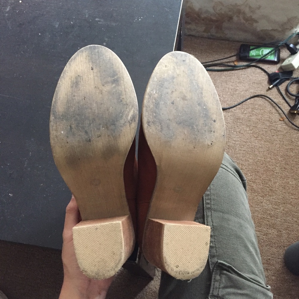 Suede Tan Booties 👢 - Picture 6 of 8