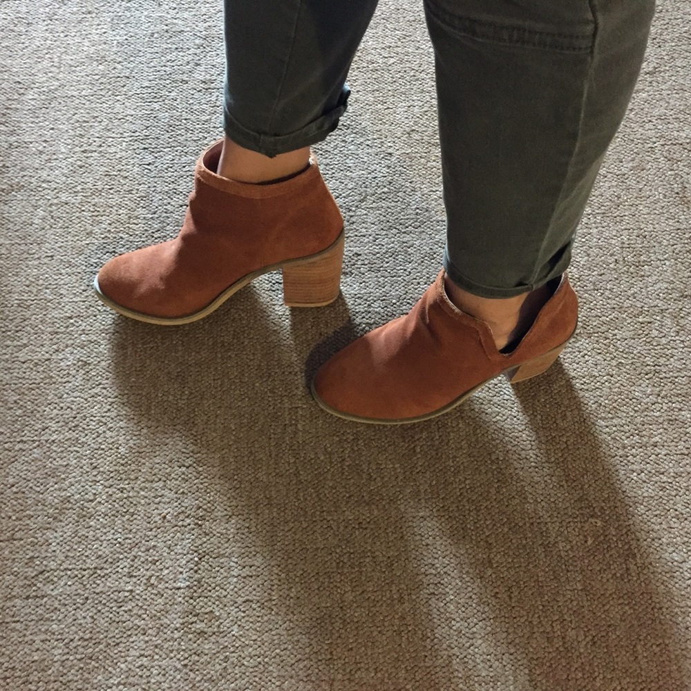Suede Tan Booties 👢 - Picture 7 of 8