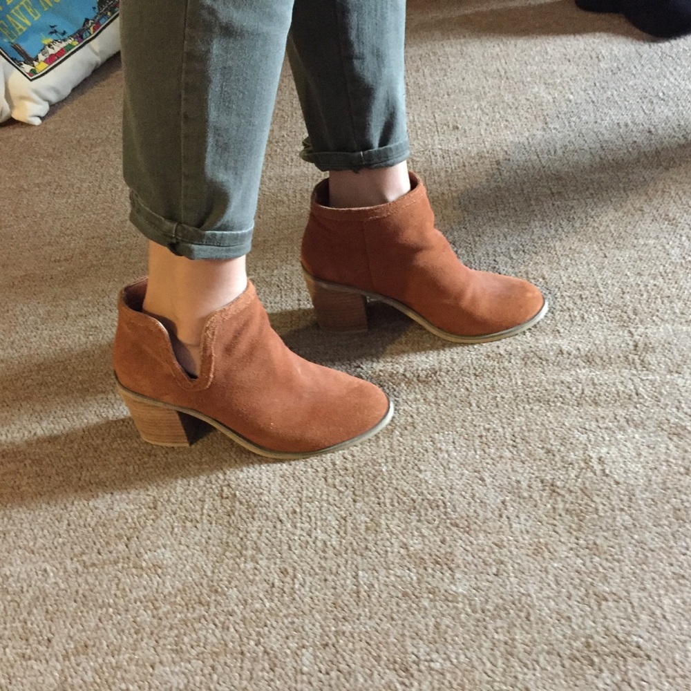Suede Tan Booties 👢 - Picture 8 of 8