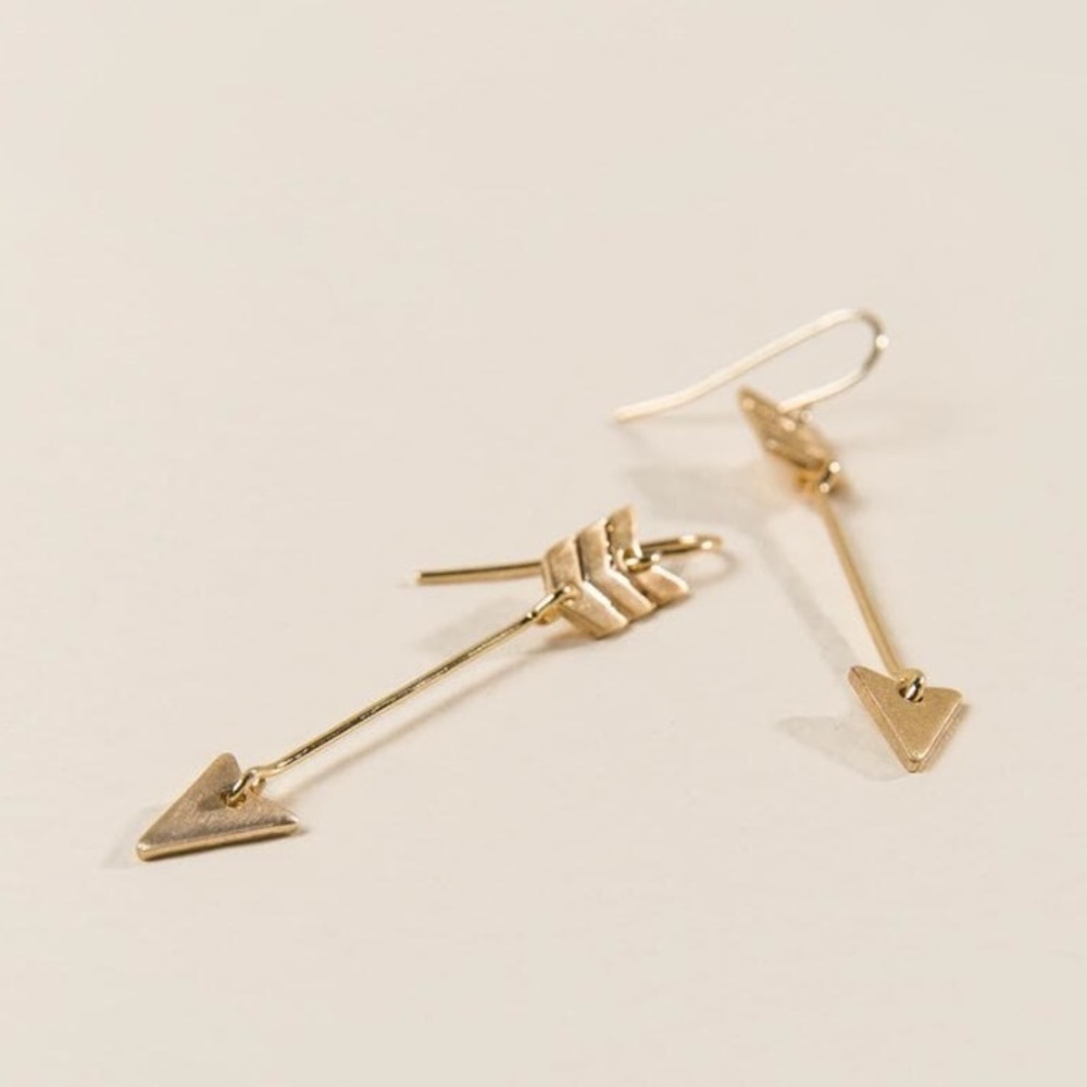 🏹Gold Arrow earrings🏹