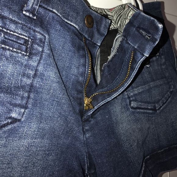 Shorts - Picture 6 of 8