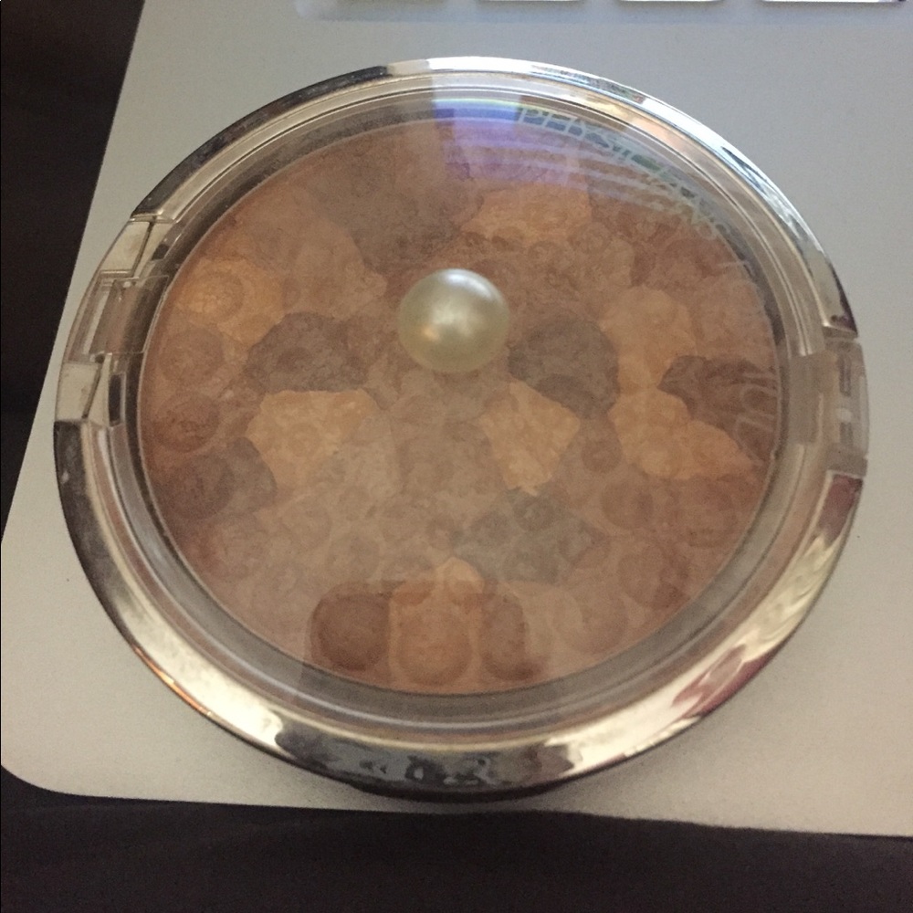 Physicians Formula highlighter