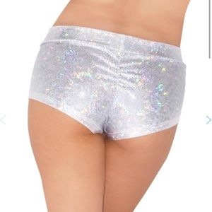Iheartraves booty shorts