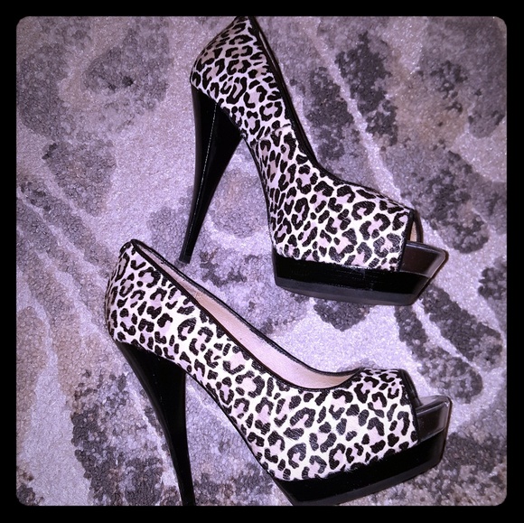 SOLD!!!!!!!Michael Kors Shoes - Picture 1 of 1