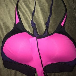 Zipper sports bra
