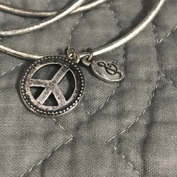 Stacking bangles - Picture 2 of 3