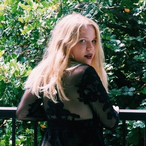 Meet your Posher, Theadora