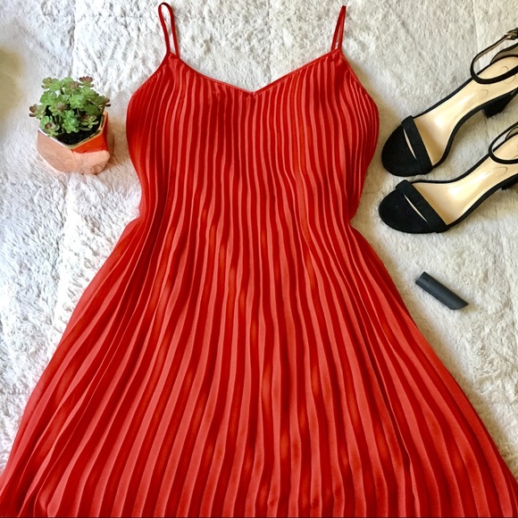Laundry by Design Dresses & Skirts - 🌻Red Accordion Mini Dress🌻