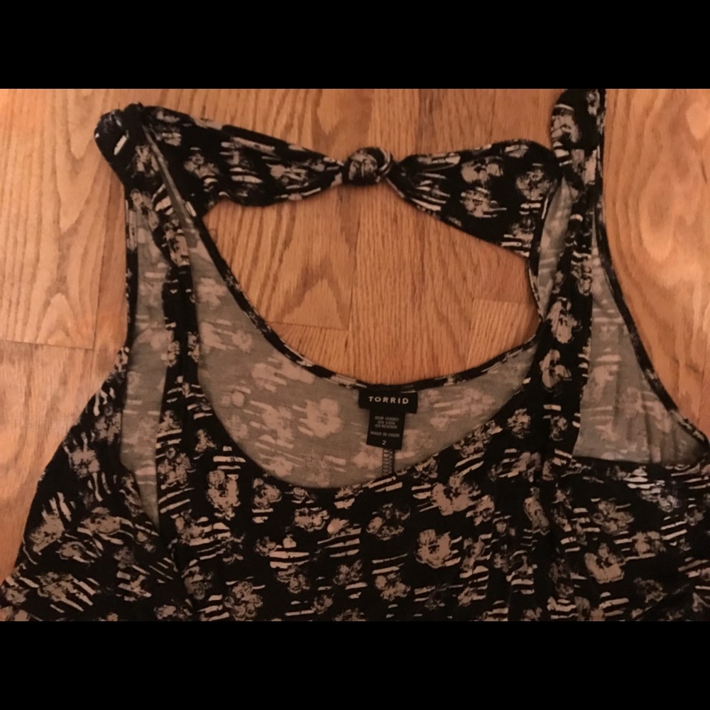 Torrid 2x black white tank
