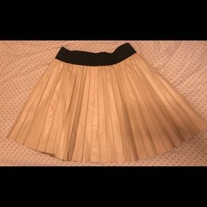 Parker size small pleated LEATHER skirt