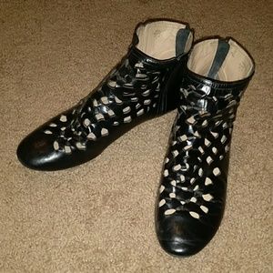 House or Harlow Tate Black Ankle Booties