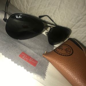 Ray-Ban Aviators!