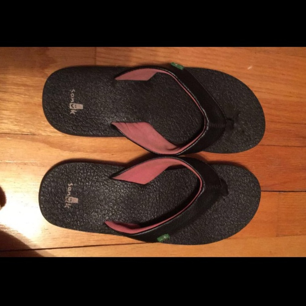 sanuk flip flops
