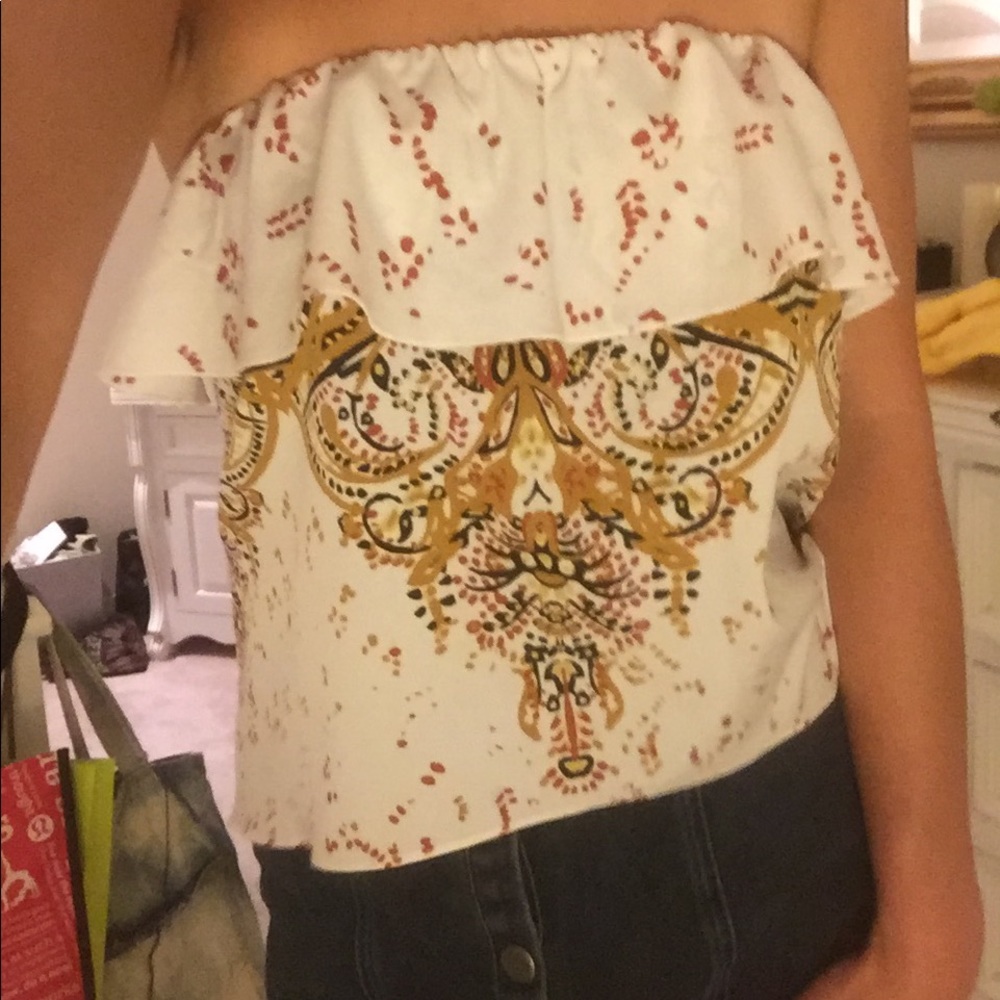 Elastic strapless top
