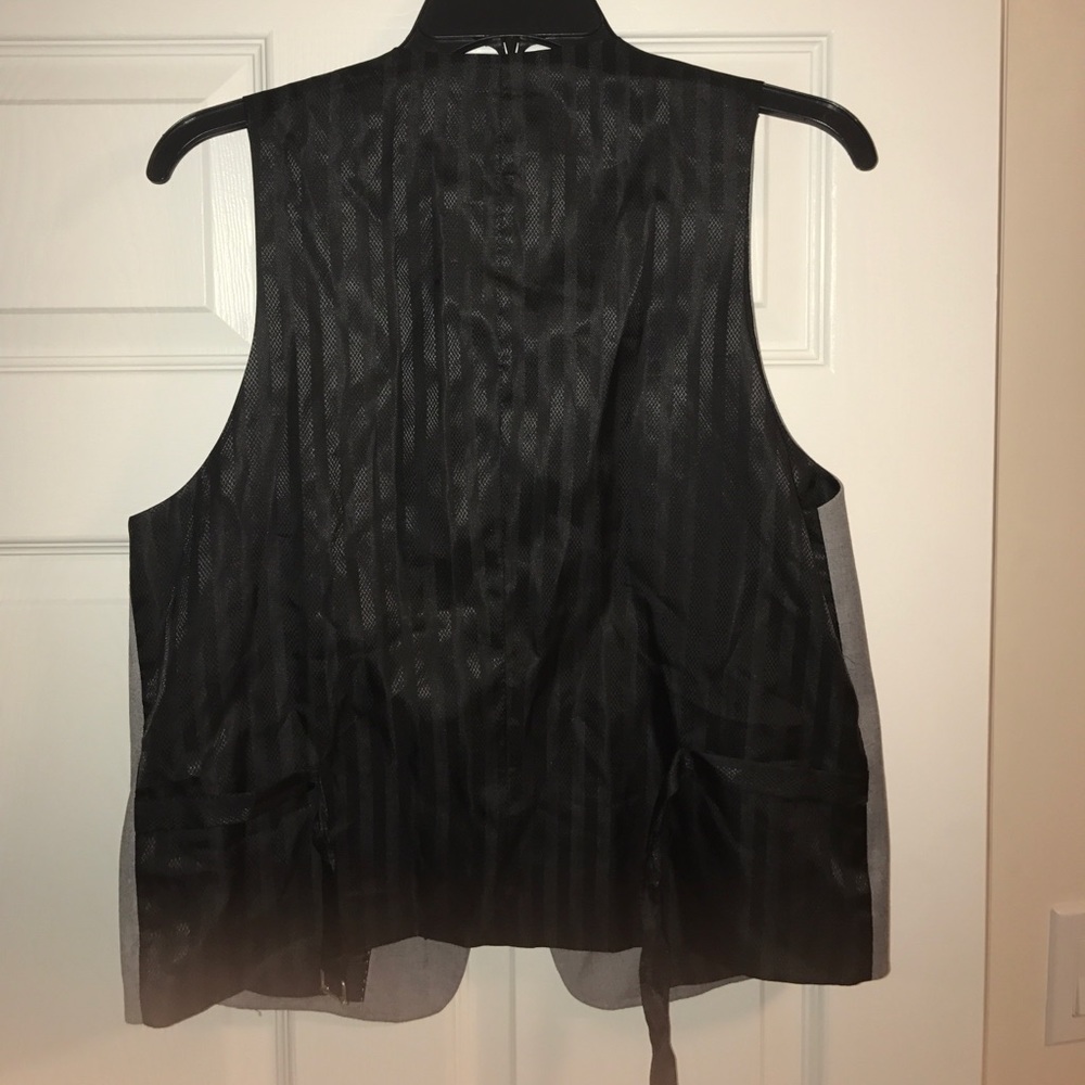 Grey n black vest - Picture 2 of 4