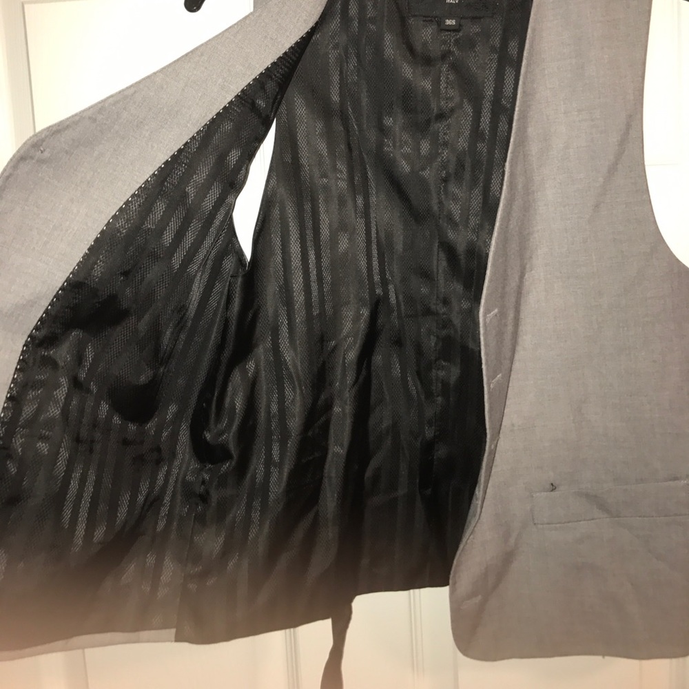 Grey n black vest - Picture 3 of 4