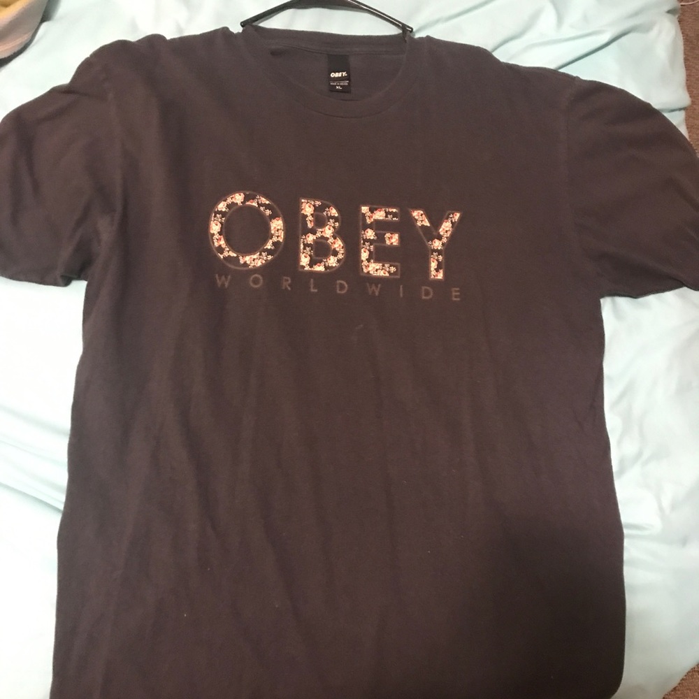 Obey tee