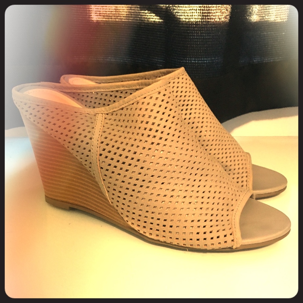 Brand New Kenneth Cole Reaction Wedges!