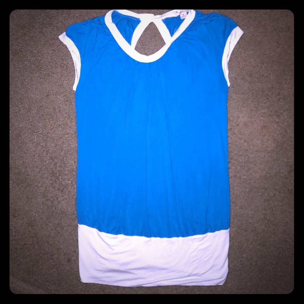 Womens shirt. Size Medium.