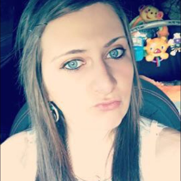 Meet your Posher, Christina, - Picture 2 of 8