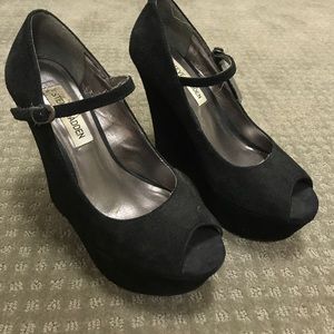 Steve Madden Black Wedges