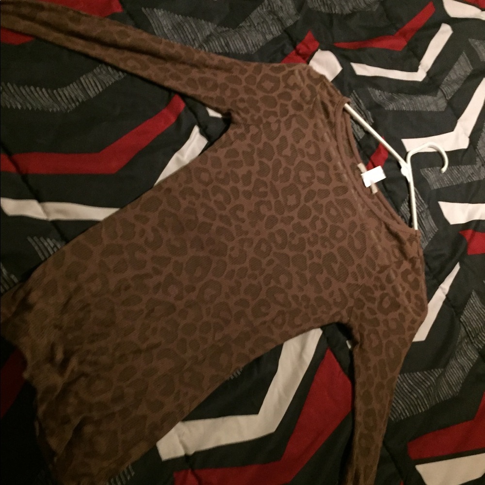 🎈Long sleeve cheetah shirt!🎈