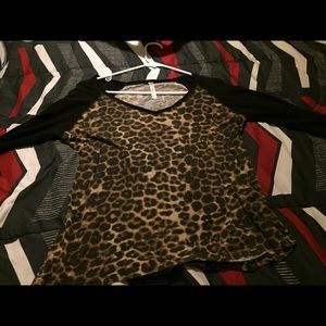 🎈Mid Sleeve Cheetah Shirt🎈