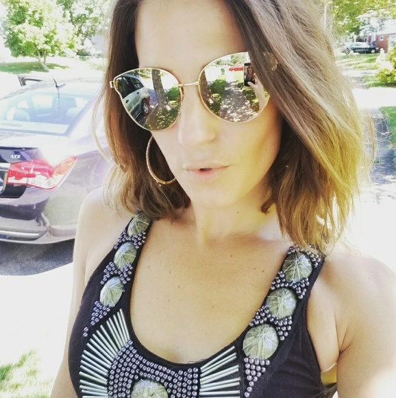 Meet your Posher, Erin - Picture 4 of 5