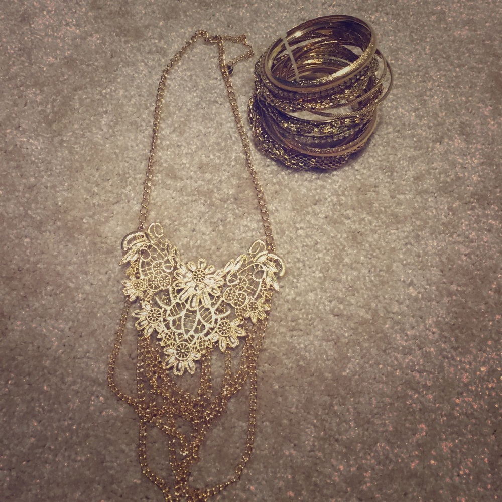 Necklace and braclets set
