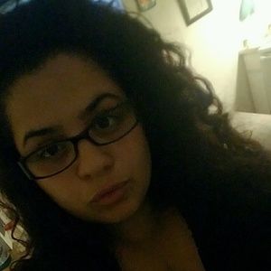 Meet your Posher, Cynthia