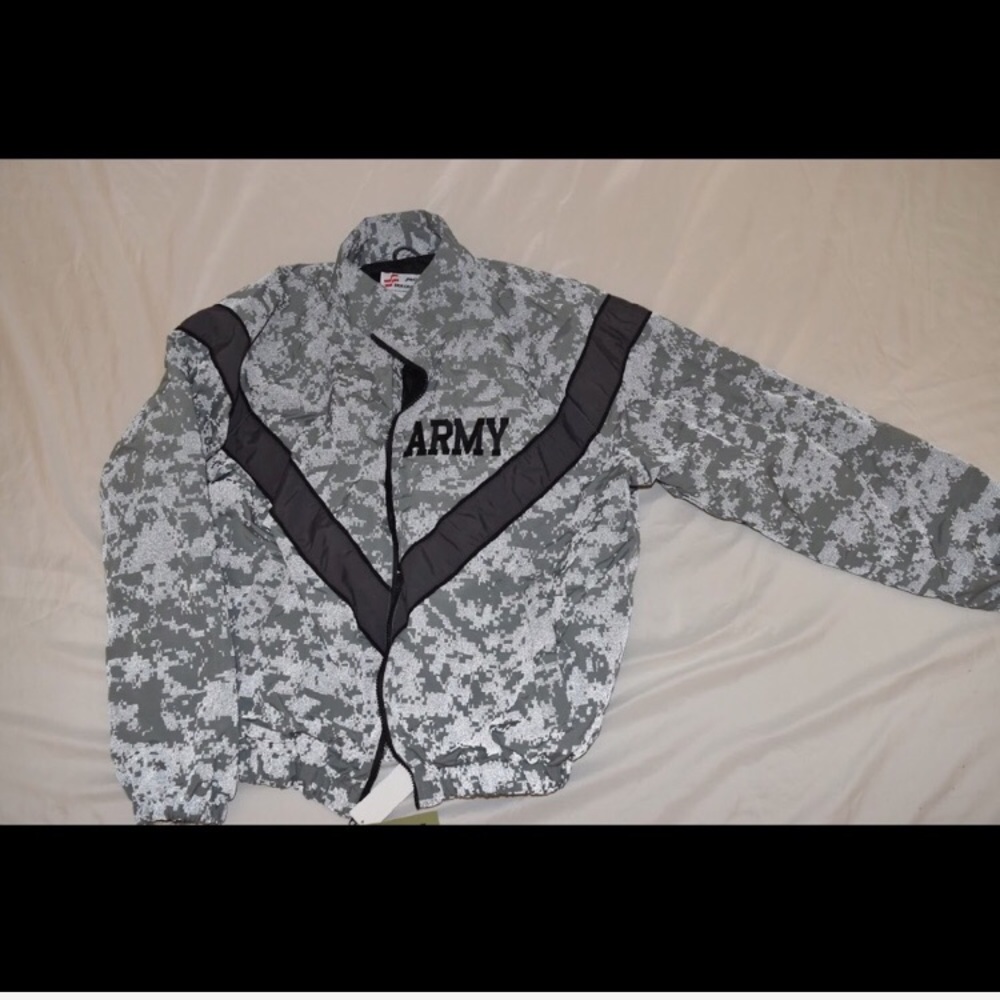 Light reflecting wind breaker