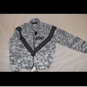 Light reflecting wind breaker